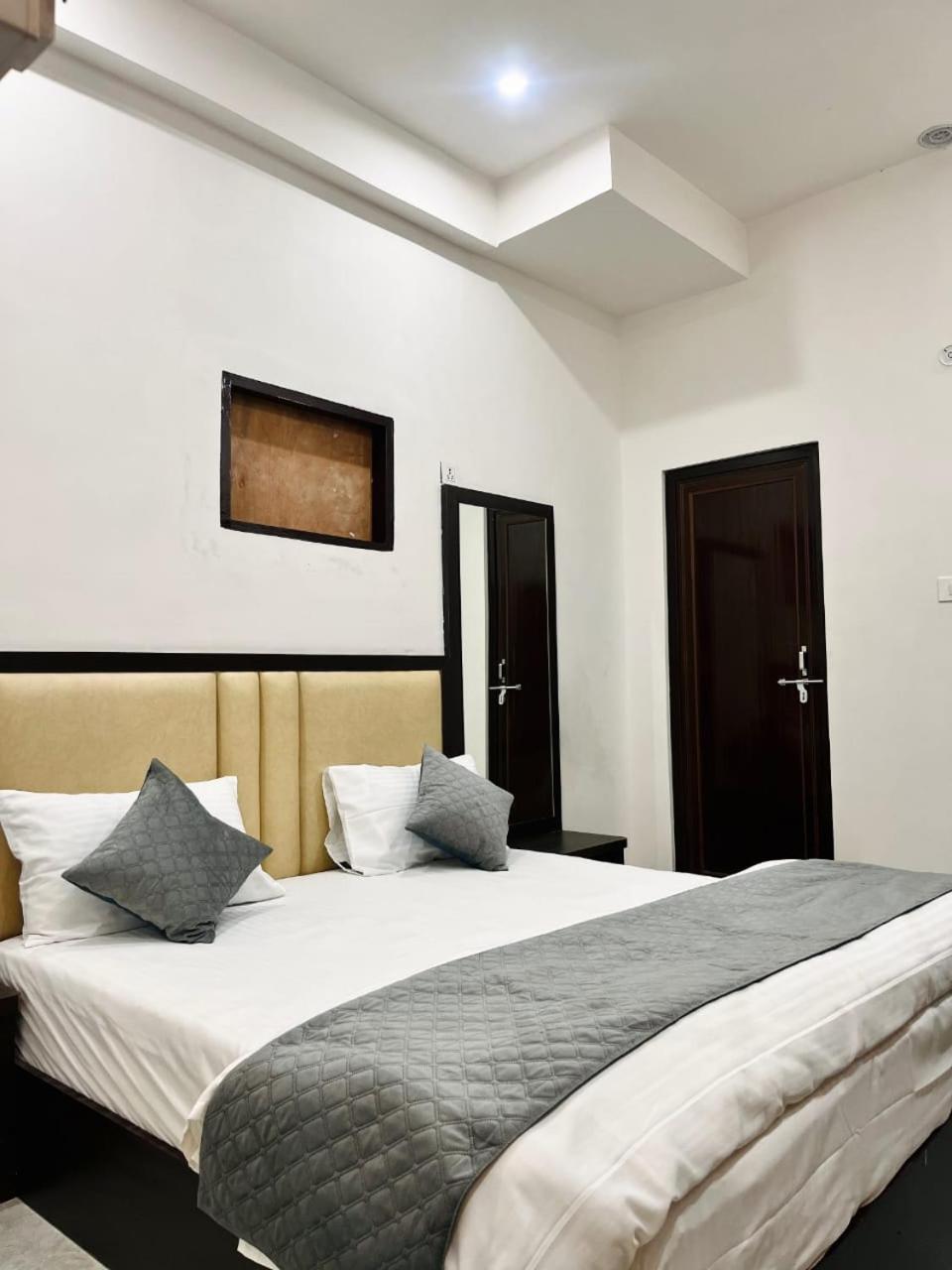 Homestay Dhaneshwari Luxury Homestay *