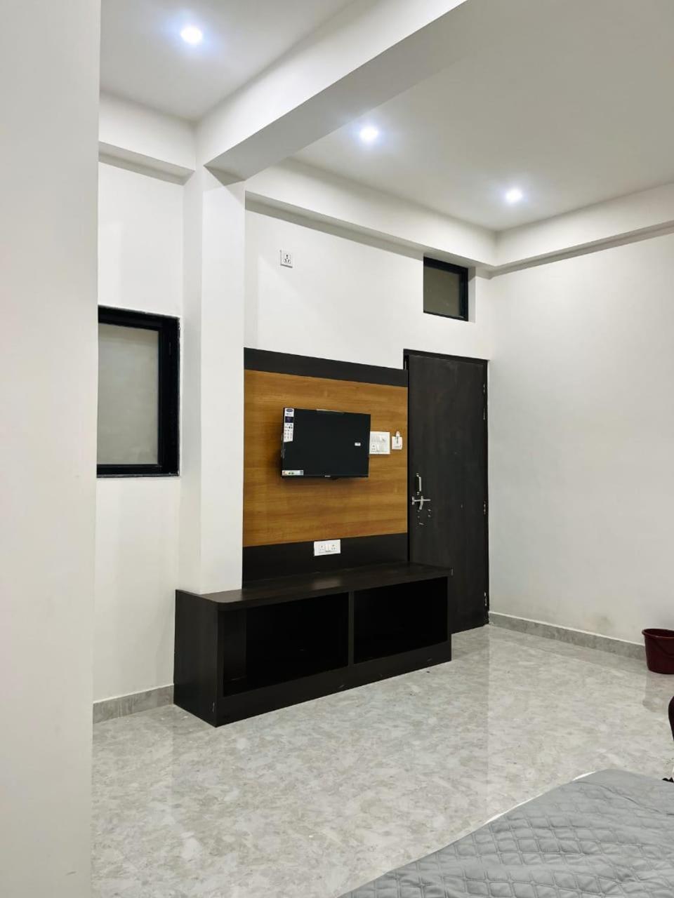 Dhaneshwari Luxury Homestay *