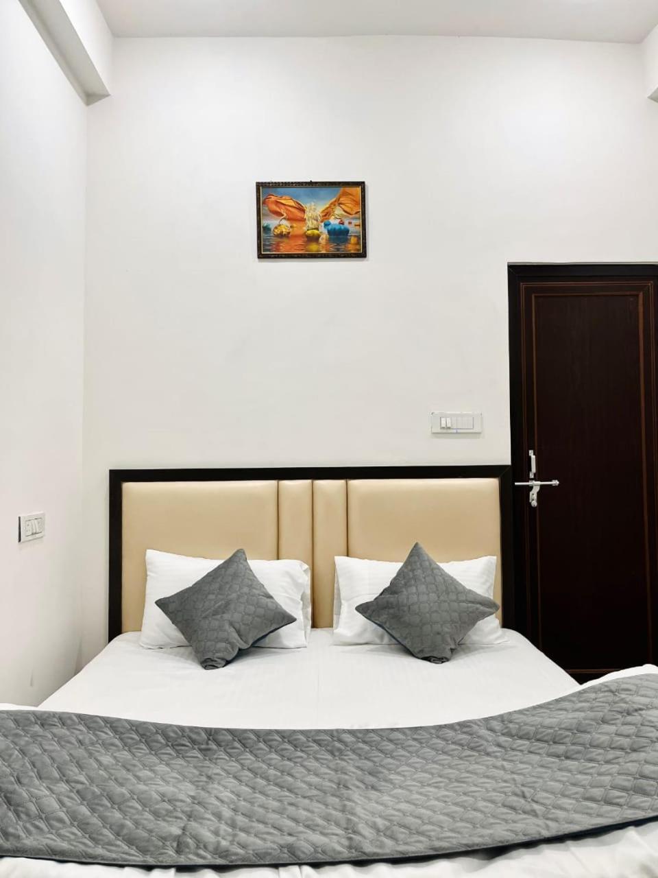Dhaneshwari Luxury Homestay *